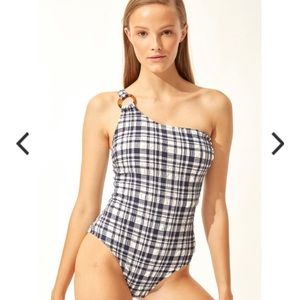 One shoulder swimsuit